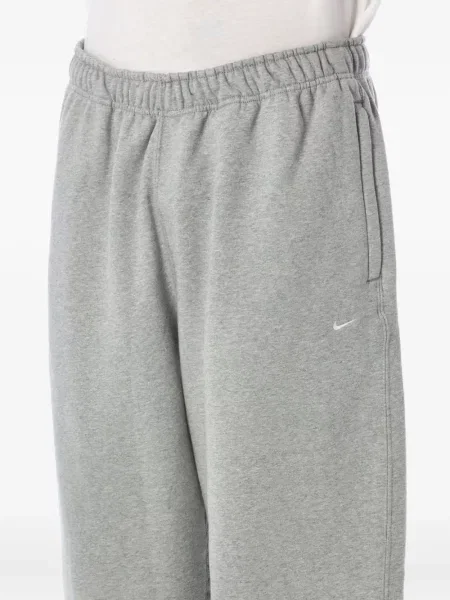 Sweter Nike zamszowy plisowany z nadrukiem brązowy