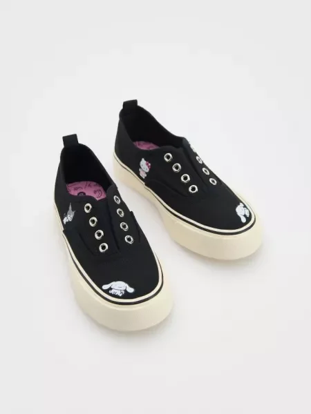 Кроссовки Reserved черные