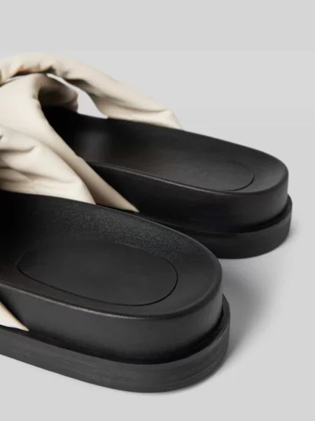 Klapki z imitacji skóry model ‘MINNIE’ Only białe