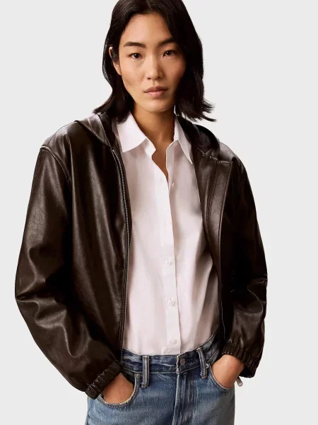 Укорочена джинсова куртка Calvin Klein Jeans з капюшоном коричнева