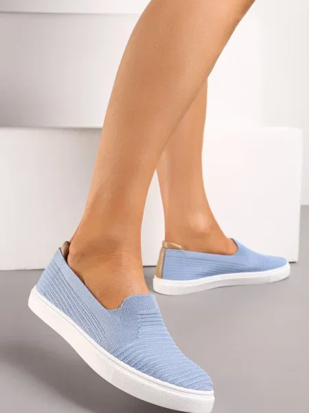 Tenisi albaștri slip-on cu detaliu din piele ecologică pe călcâi Eliriaba albastru