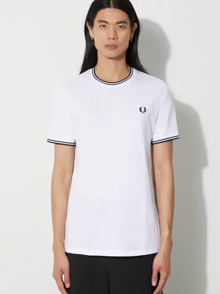 Футболка Fred Perry с аппликацией белая