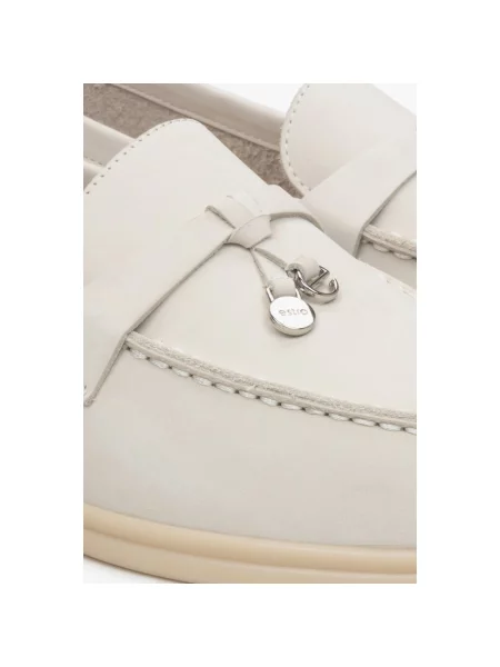 Лоферы Estro белые