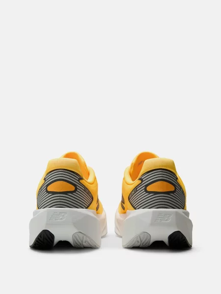 Кроссовки New Balance FuelCell желтые