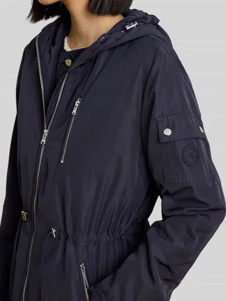 Kurtka przeciwdeszczowa w kroju regular fit z kieszenią na rękawie Lauren Ralph Lauren granatowa