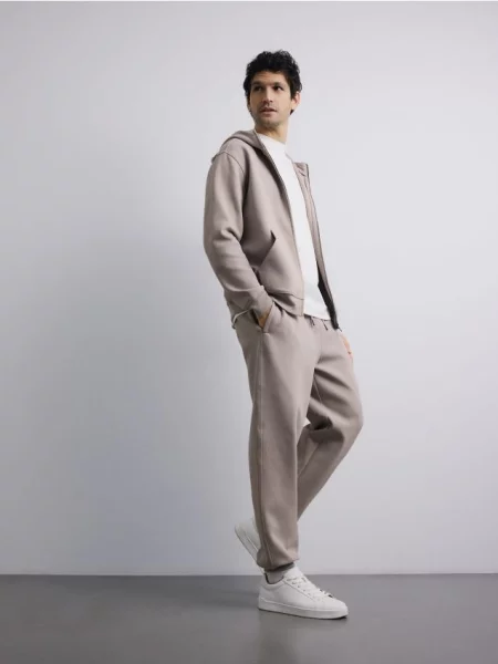 Reserved Pantaloni sport comfort fit bej