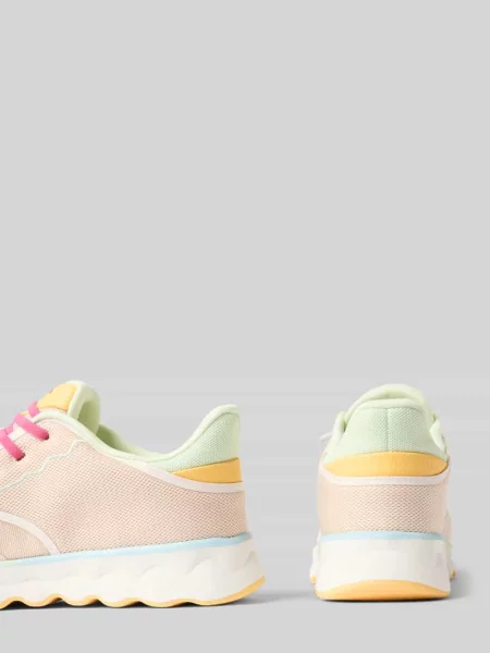 Sneakersy o niskim kroju z wyhaftowanym logo Tamaris białe
