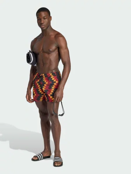 Спортивные шорты Adidas желтые