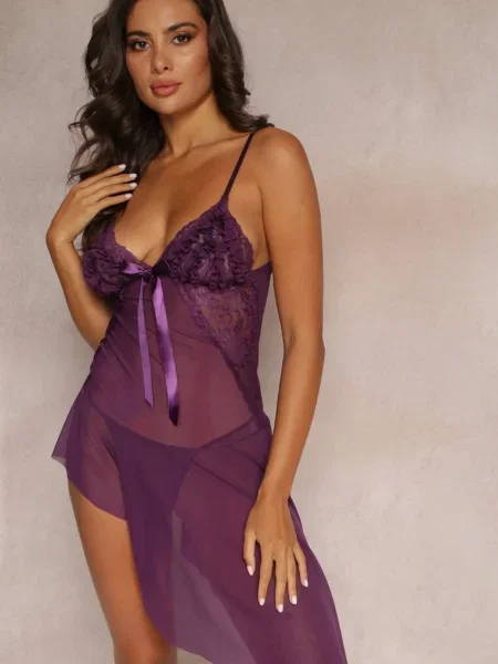 Asymetryczna Koszula Nocna z Falbankami i Koronką Riname fioletowa