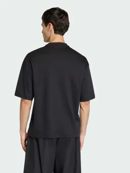 Футболка adidas чорний