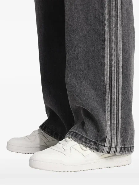 Krótka graficzny koszulka Adidas Campus z perforacją szara