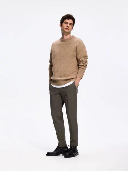 Reserved Pantaloni carrot fit verde