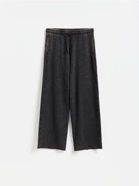 Reserved Pantaloni de trening cu efect prespălat gri-închis gri