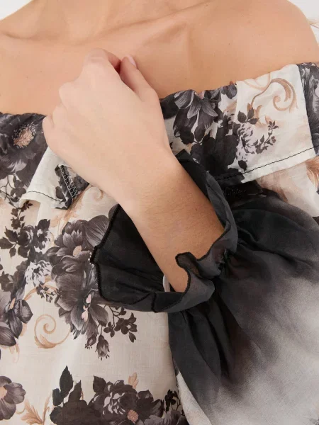 Bluză Italy Moda cu model floral cu umeri negru