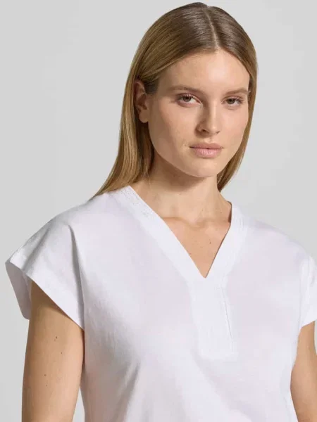 T-shirt z dekoltem w serek model DERBY' Soyaconcept biała