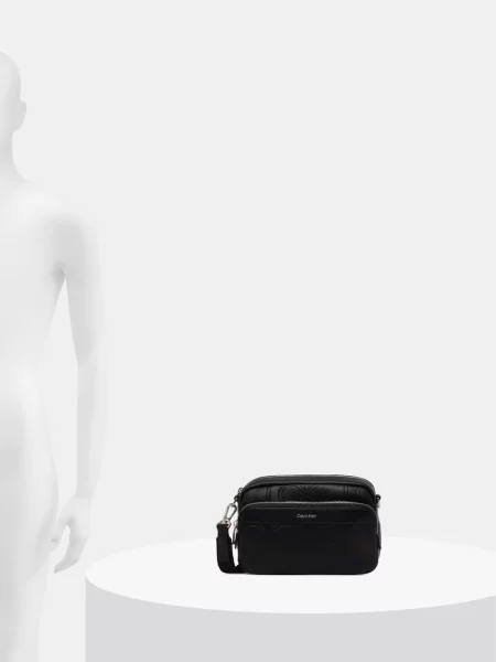 Calvin Klein Válltáska Emblem Aop Emboss Camera Bag fekete