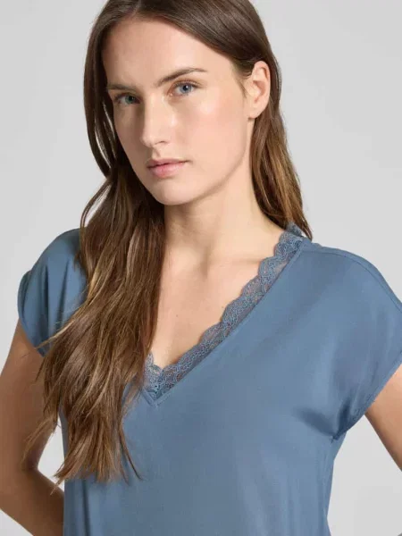 T-shirt o kroju regular fit z kołnierzem z koronki model BELLA' Vero Moda błękitna