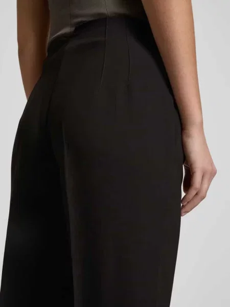 Spodnie materiałowe o kroju regular fit z dodatkiem Only czarne