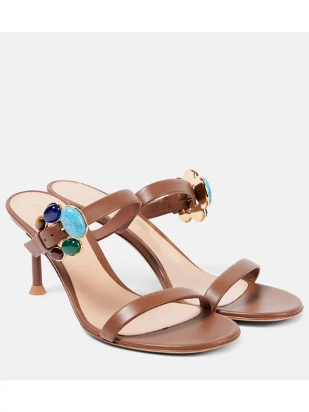 Papuci tip mules Gianvito Rossi din piele cu cataramă maro