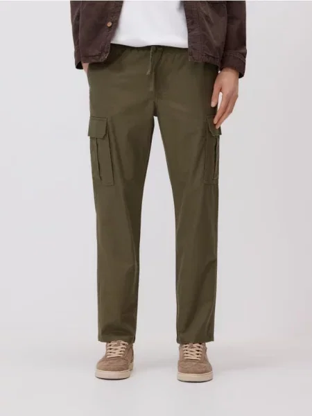 Reserved Pantaloni jogger cu conținut ridicat de in verde