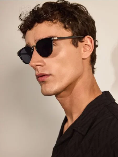 Reserved Ochelari de soare negru
