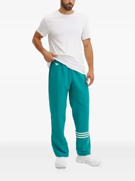 Pruhované krátké kalhoty Adidas s výšivkou modré