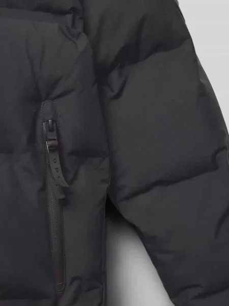 Kurtka pikowana o kroju regular fit z aplikacją z logo model ‘Fusion’ Jack & Jones czarna