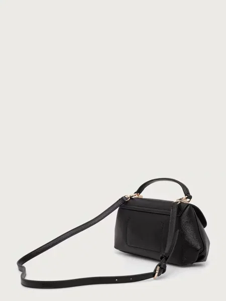 Guess чанта crossbody дамска от имитация на кожа AMORETTE черно