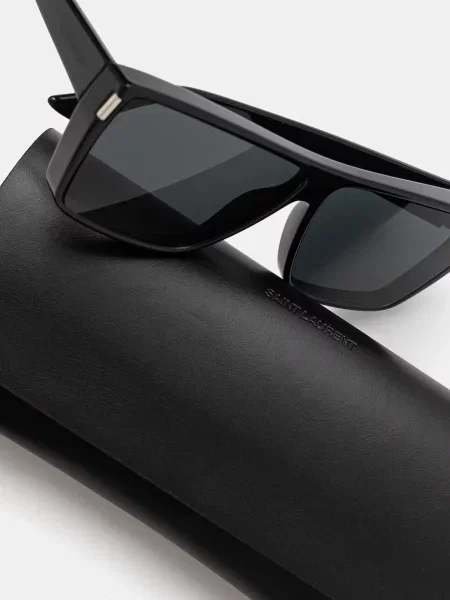 Солнцезащитные очки Saint Laurent черные