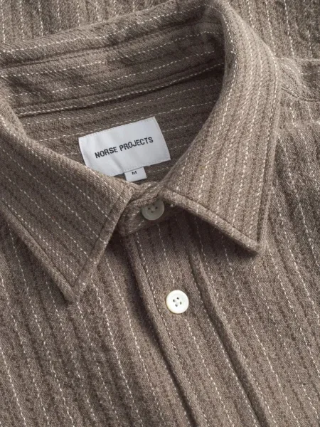 Cămașă Norse Projects cu dungi maro