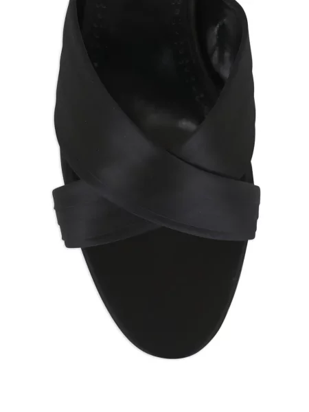 Презрамки сандали Manolo Blahnik черно