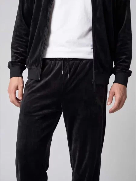 Spodnie dresowe o kroju relaxed fit z detal z logo Puma Performance czarne