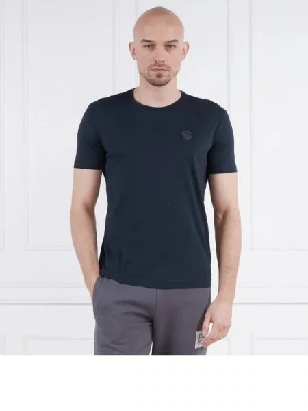 Tricou