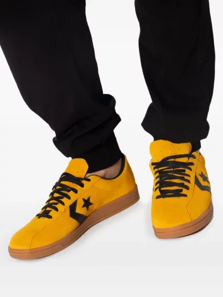 Sneakerși Converse din piele de căprioară galben