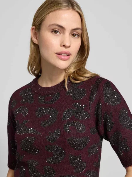 Sweter z dzianiny o kroju shaped fit z dodatkiem wełny model ‘ZUZU O-NECK PULLOVER’ Vero Moda bordowy