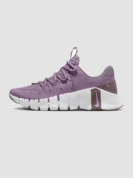 Повседневные кроссовки Nike Training для спортзала фиолетовые