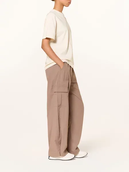 New Balance Spodnie Treningowe Woven Cargo rot