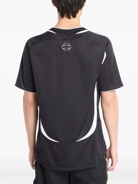 Dlouhé běžecké boty Adidas Terrex s krátkými rukávy s výstřihem do v černé