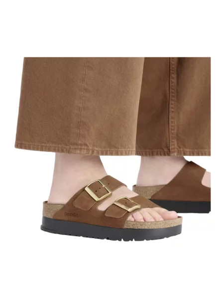 Klapki Birkenstock skórzane na platformie brązowe