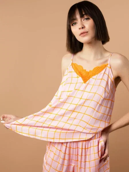 Женская майка на бретелях