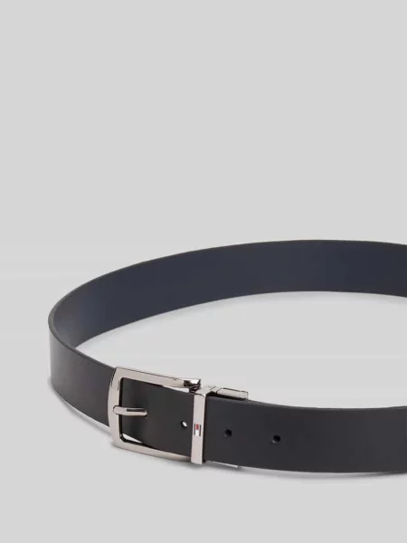 Pasek z naturalnej skóry z aplikacją z logo Tommy Hilfiger granatowy