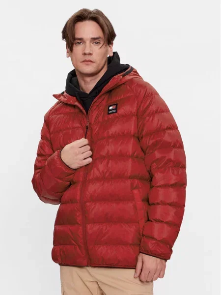Tommy Jeans Demisezoninė striukė raudona