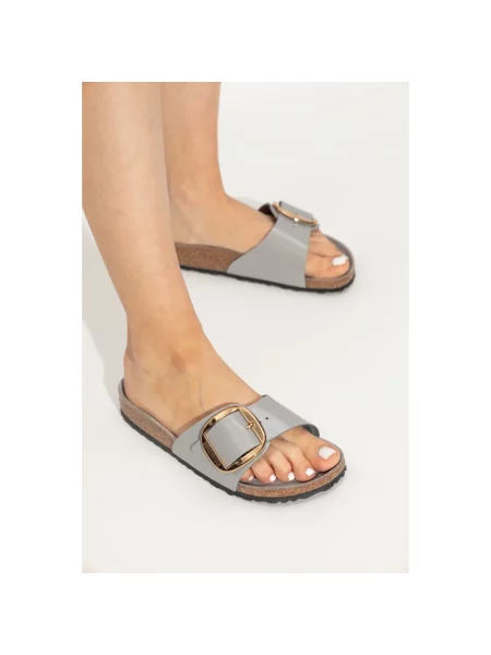 Klapki Birkenstock skórzane na sprzączkę szare