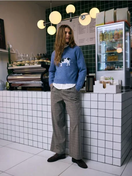 Reserved Pantaloni evazati în carouri multicolor