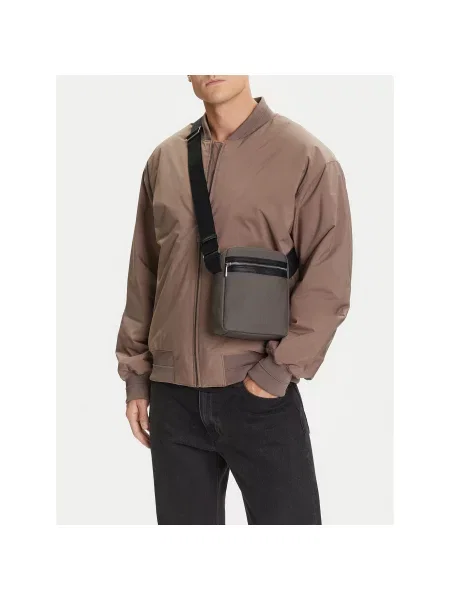 Calvin Klein Torbica za okrog pasu Contrast Reporter siva