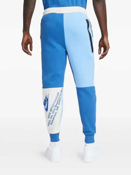 Fleecové běžecké kraťasy Nike s vázáním červené