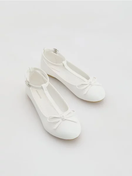 Кожаные балетки Reserved белые