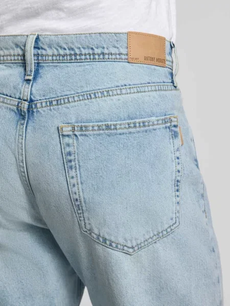 Jeansy o kroju straight fit z aplikacją z logo Antony Morato