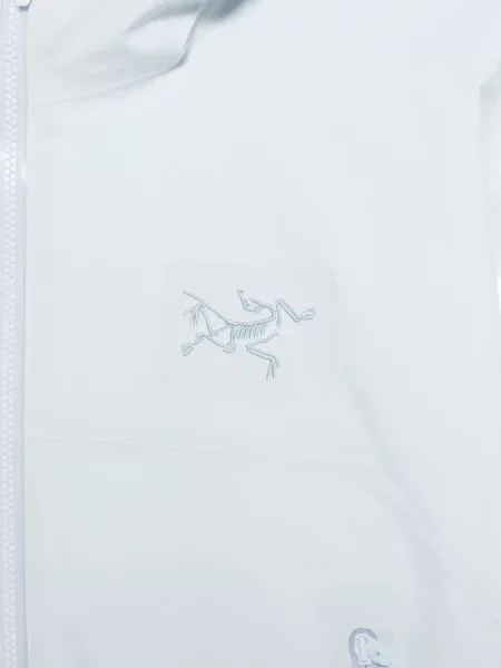 Geacă Arc'teryx cu broderie cu glugă albastru