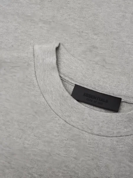 Тениска Fear Of God Essentials с принт сиво